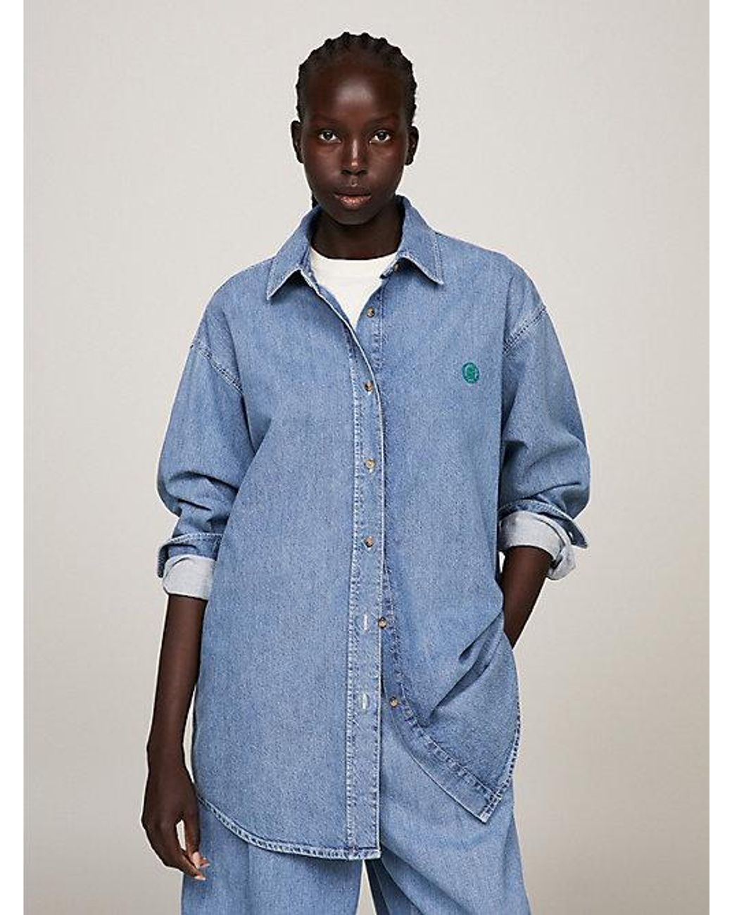 Camisa vaquera oversize con monograma TH de Tommy Hilfiger de