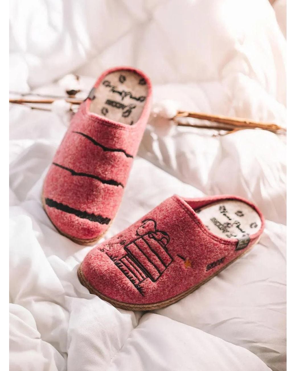 Toni Pons Pink Snoopy Clog-Style Slippers