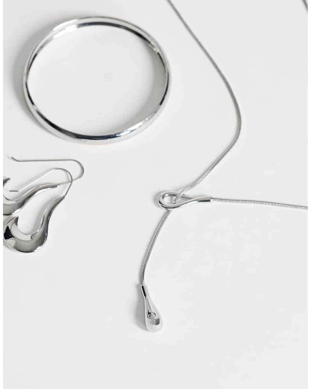 TOPSHOP Metallic Lucas Waterproof Teardrop Lariat Necklace