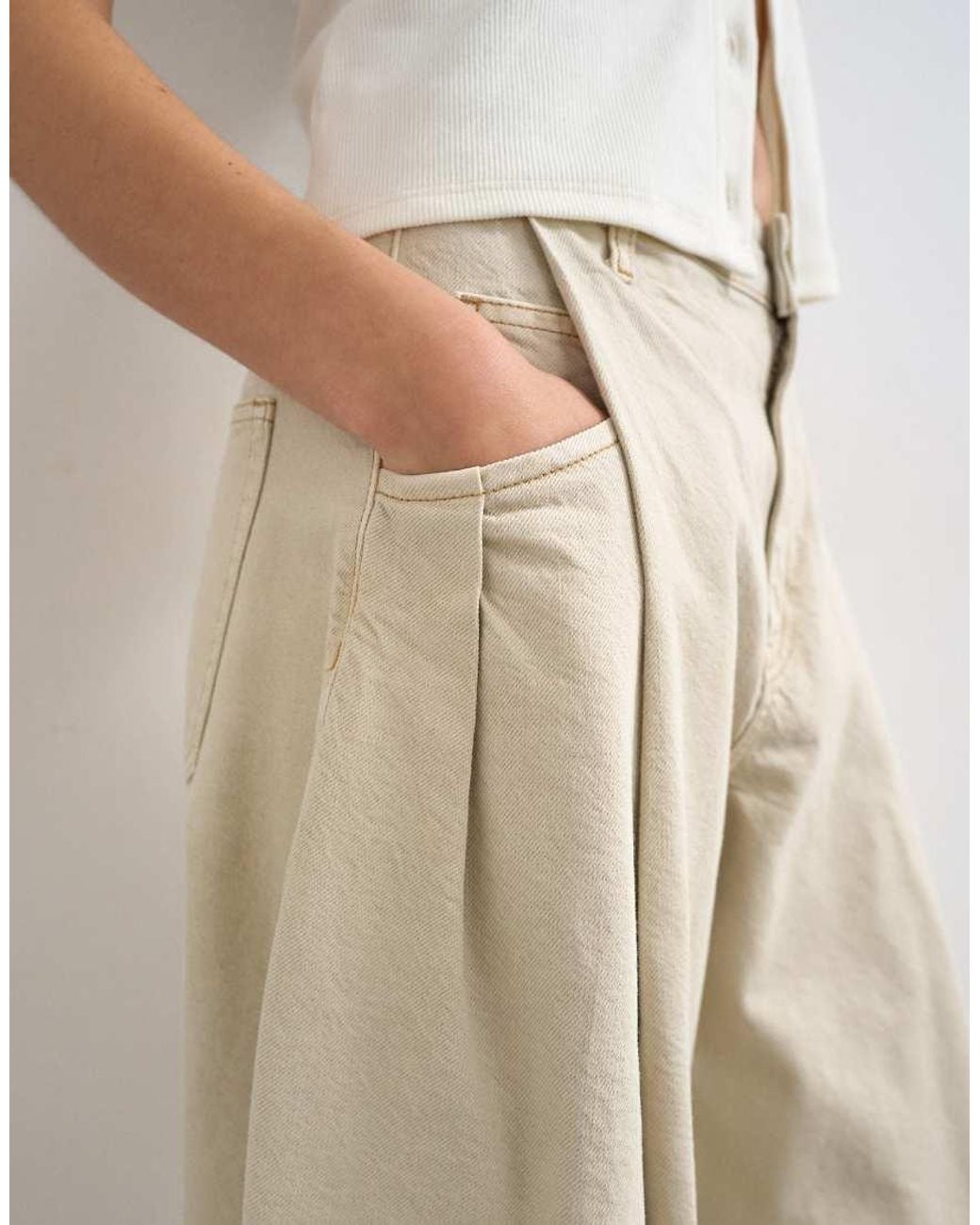 TOPSHOP White Cocoon Mid Rise Barrel Jean