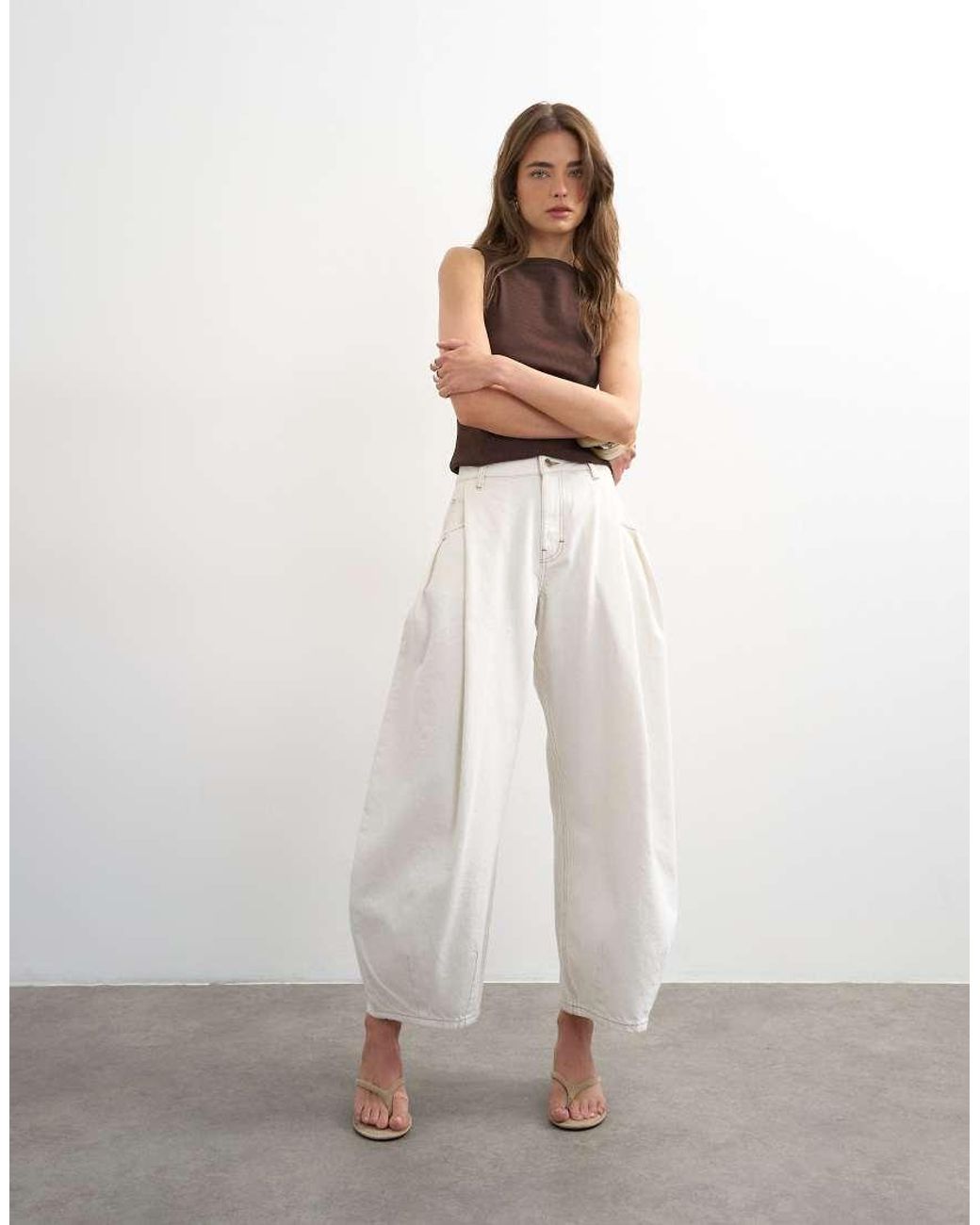 TOPSHOP White Cocoon Mid-rise Barrel Jeans