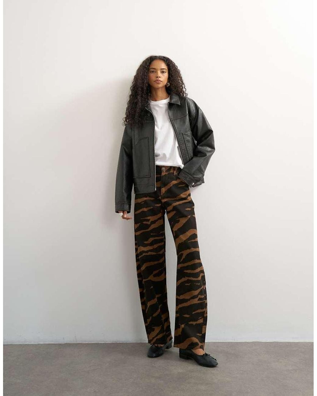 TOPSHOP Brown Mid Rise Barrel Jean