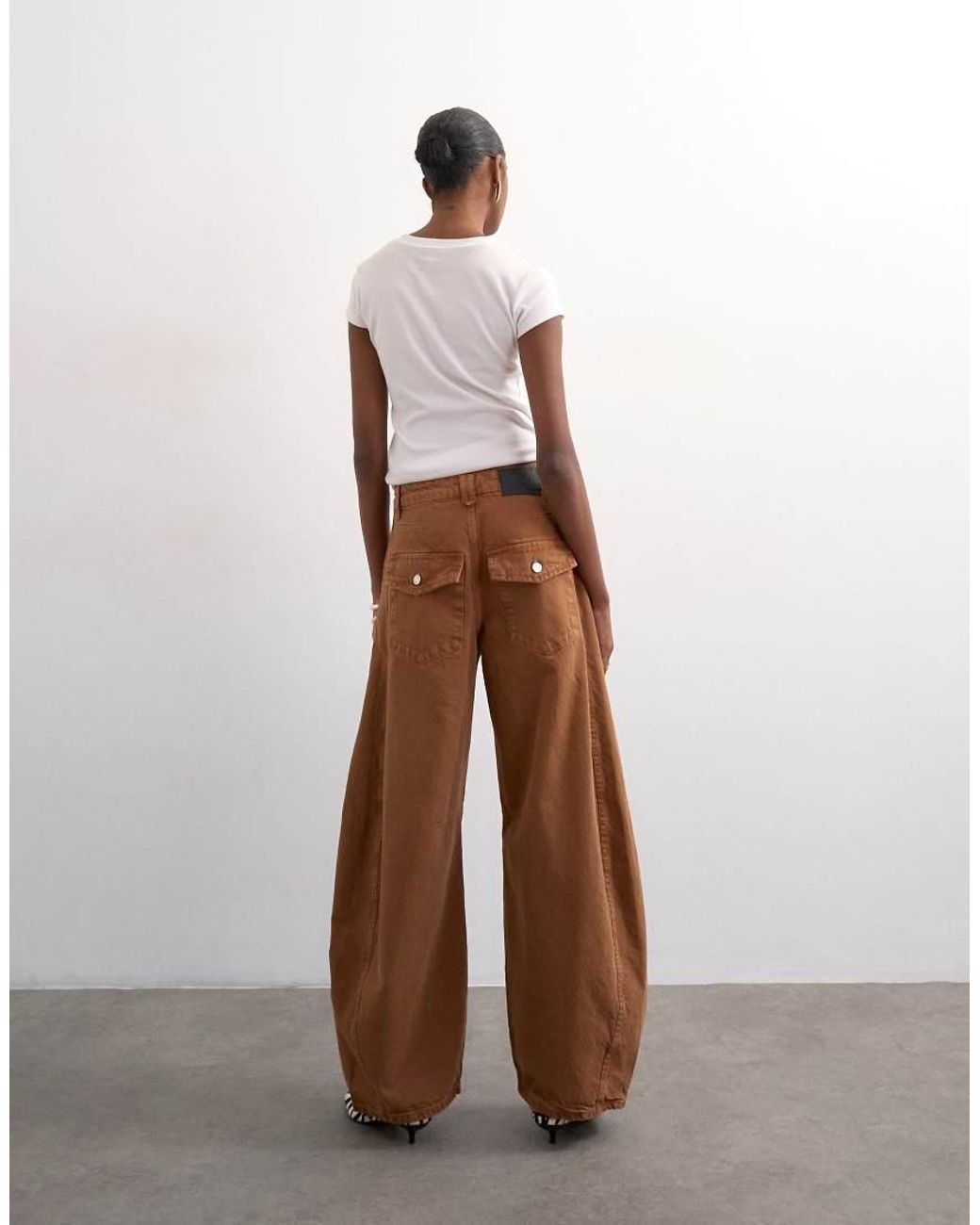 TOPSHOP White Horseshoe Mid Rise Barrel Leg Jeans