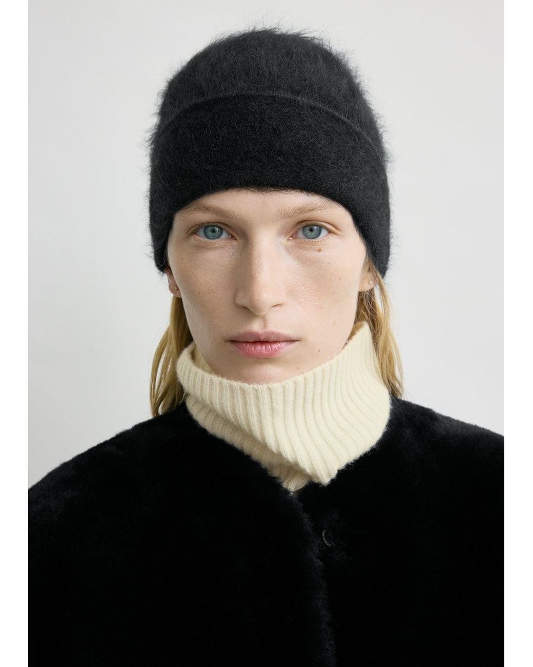 Totême  Black Brushed Cashmere Beanie