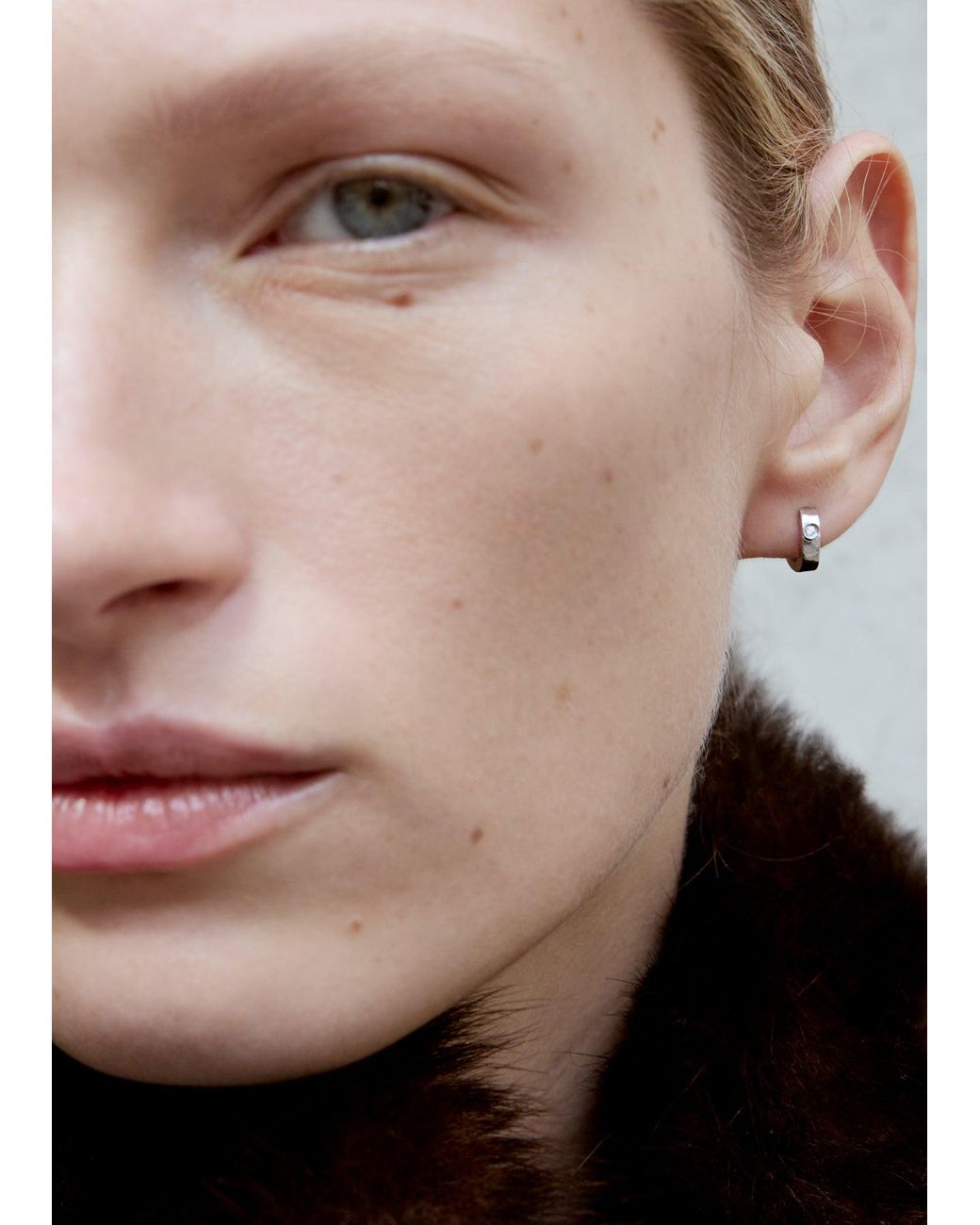 Totême White Bezel Diamond Hoops 18Kt