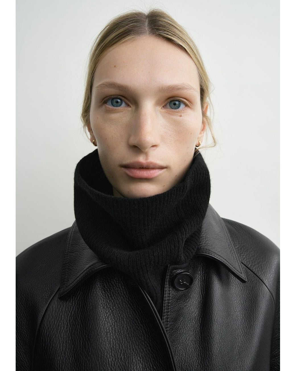 Totême  Black Cashmere Neck Warmer