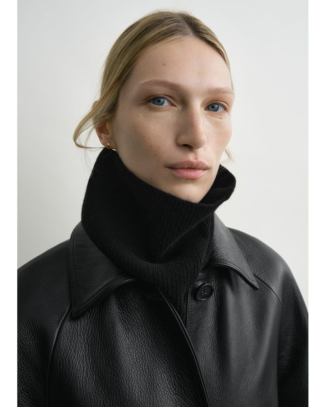 Totême Black Cashmere Neck Warmer