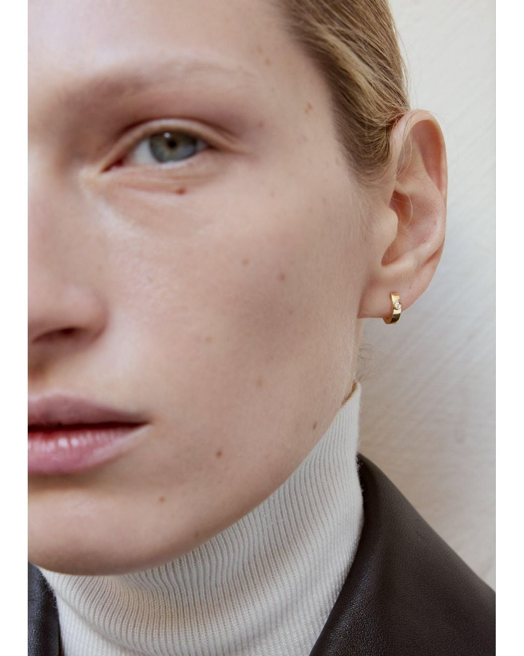 Totême White Bezel Diamond Hoops 18Kt