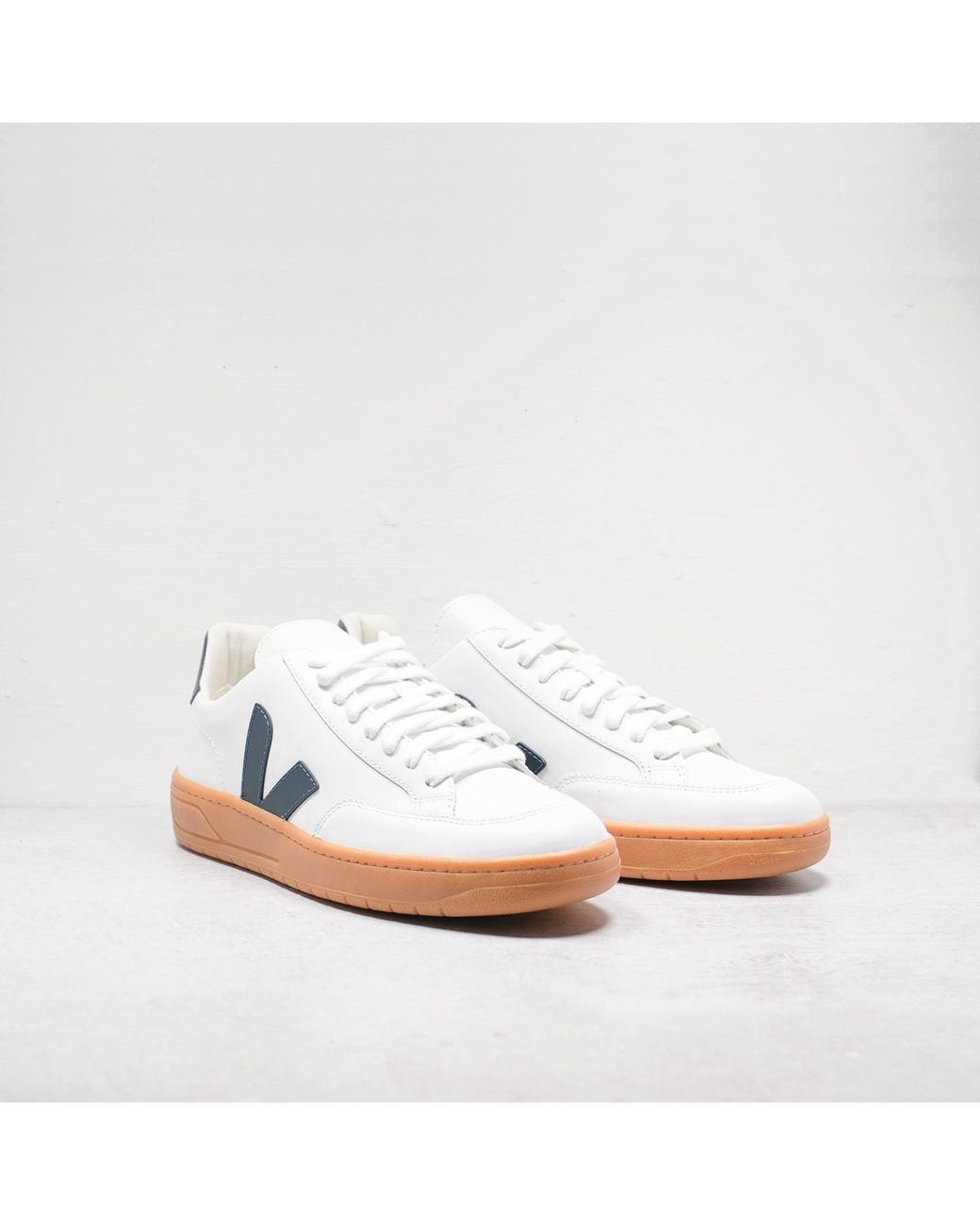 tan and white vejas