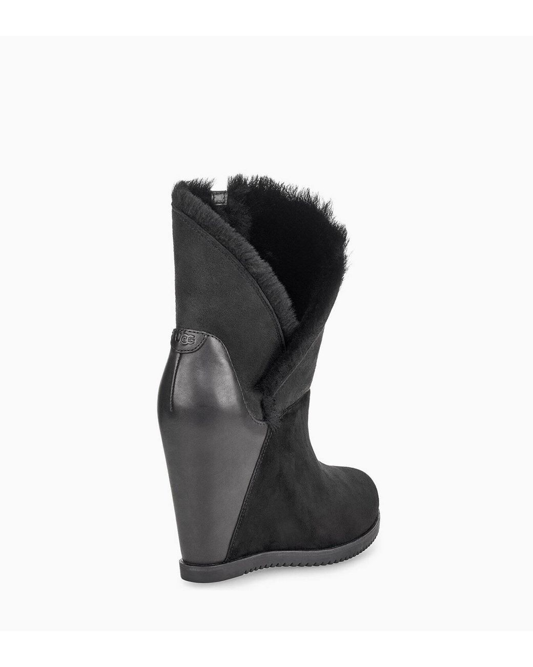 UGG Classic Mondri Cuff in Black | Lyst