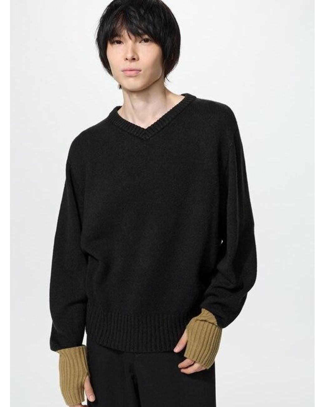 Uniqlo Black 3D Knit Seamless V Neck Jumper