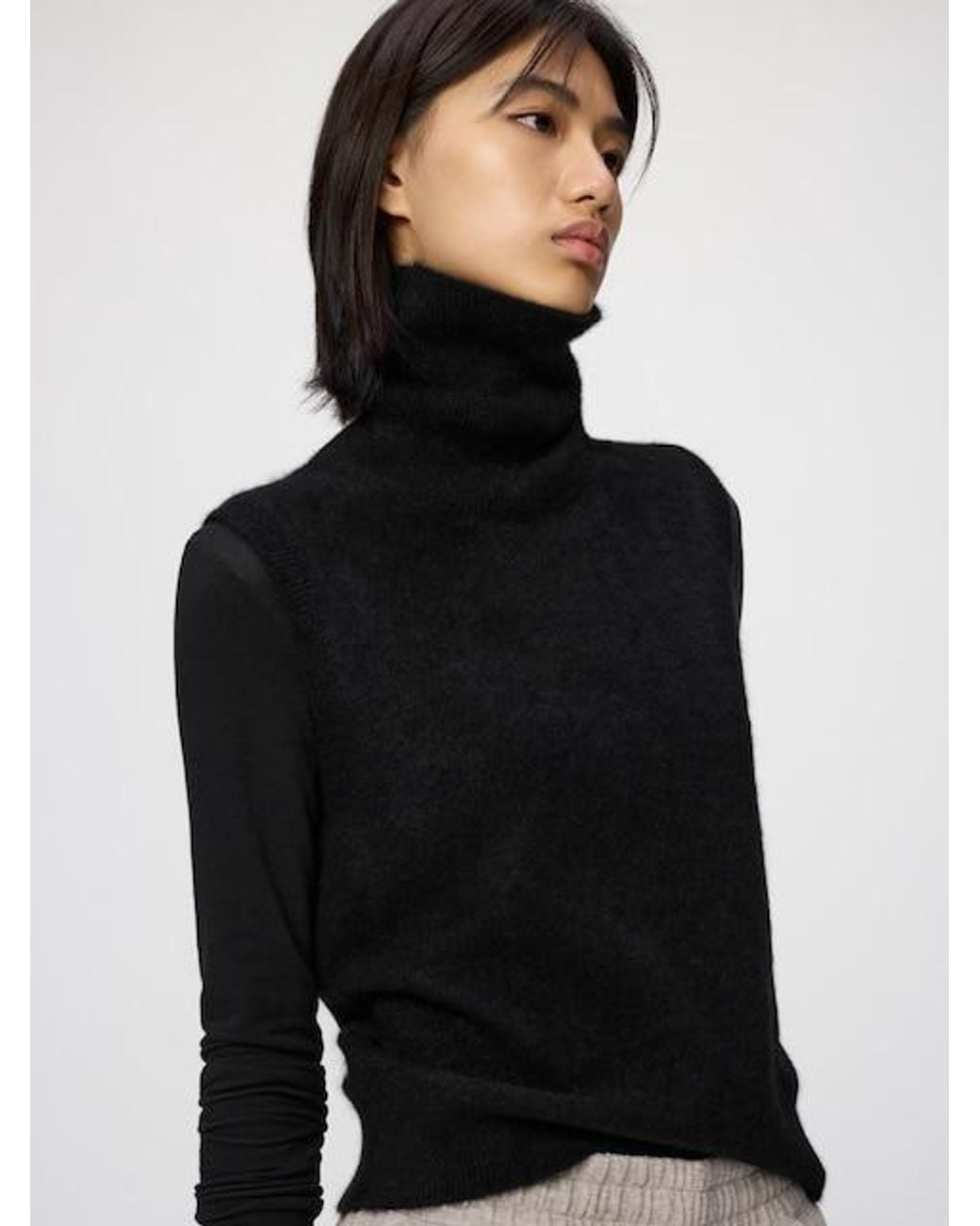 Uniqlo Black Fluffy 100% Cashmere Vest