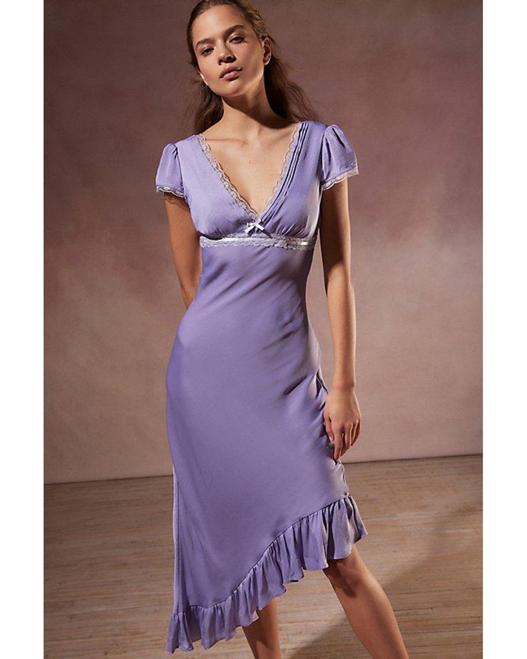 Kimchi Blue Kimchi Cora Lace-Trim Asymmetrical Midi Dress in Purple | Lyst