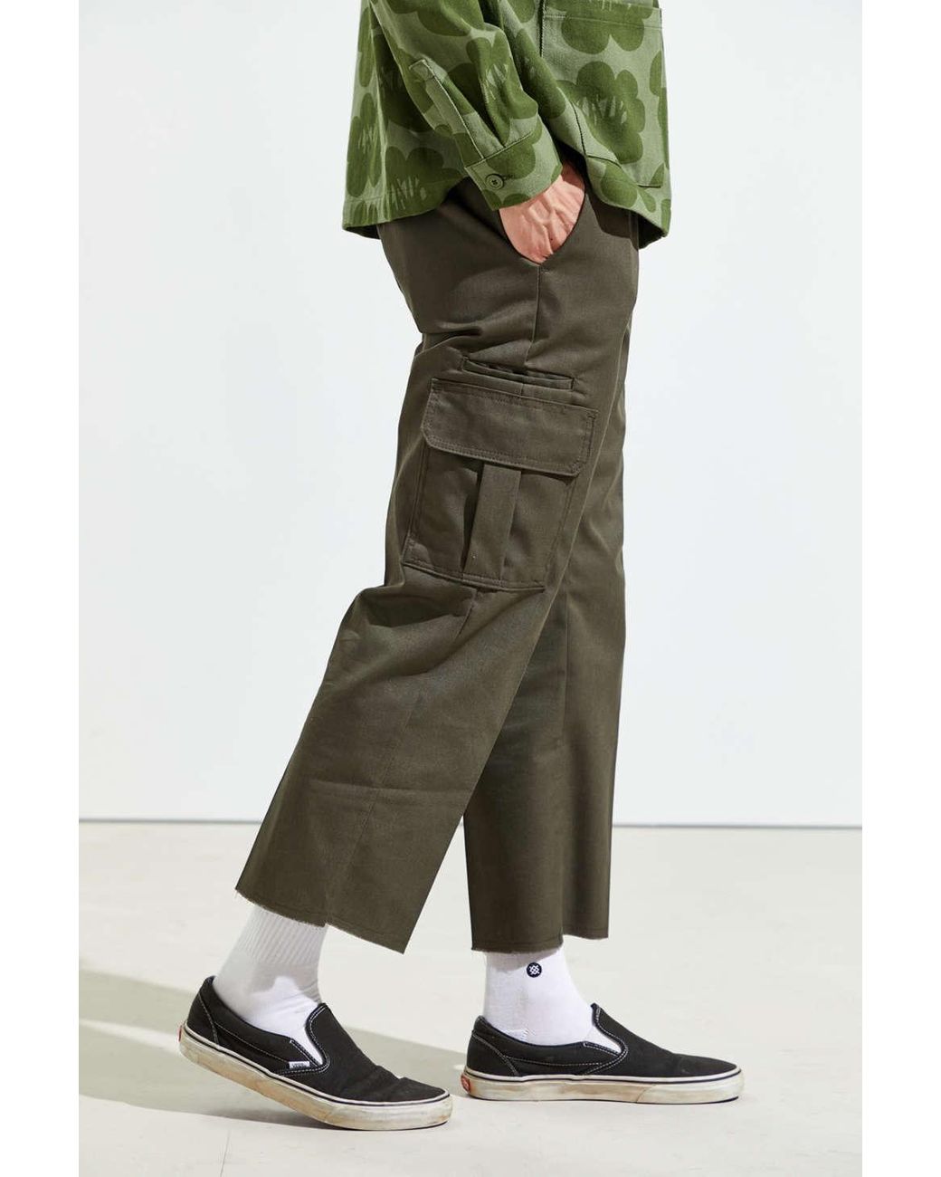 Dickies Uo Exclusive Cutoff Twill Cargo Pant in Green for Men