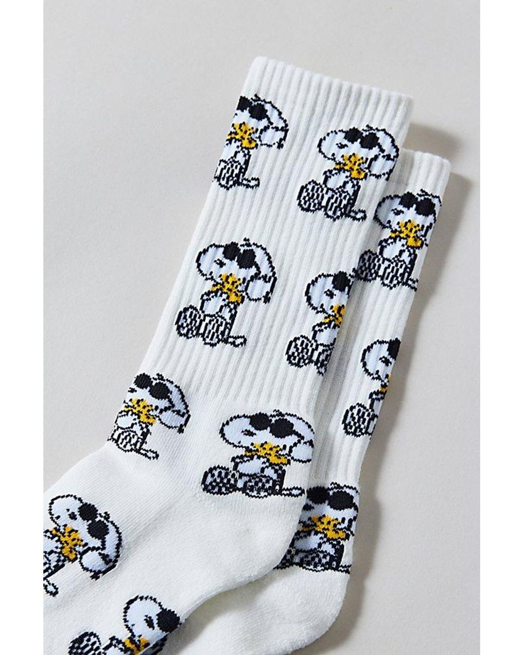 Urban Outfitters Peanuts Snoopy Big Hug Crew Socks in Gray for Men | Lyst