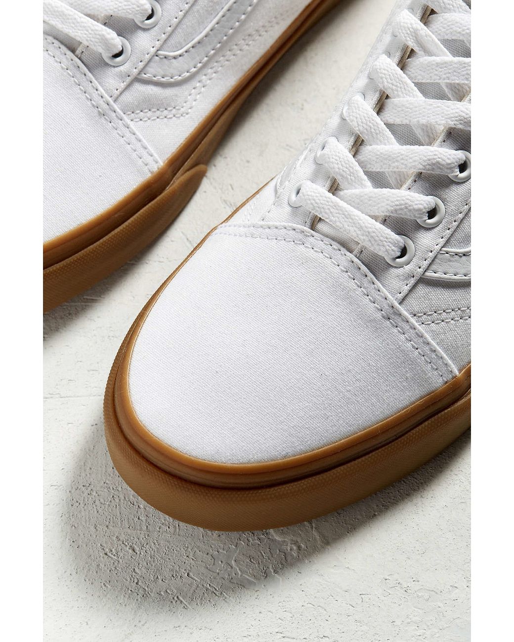 Vans Old Skool Gum Sole Sneaker in White | Lyst