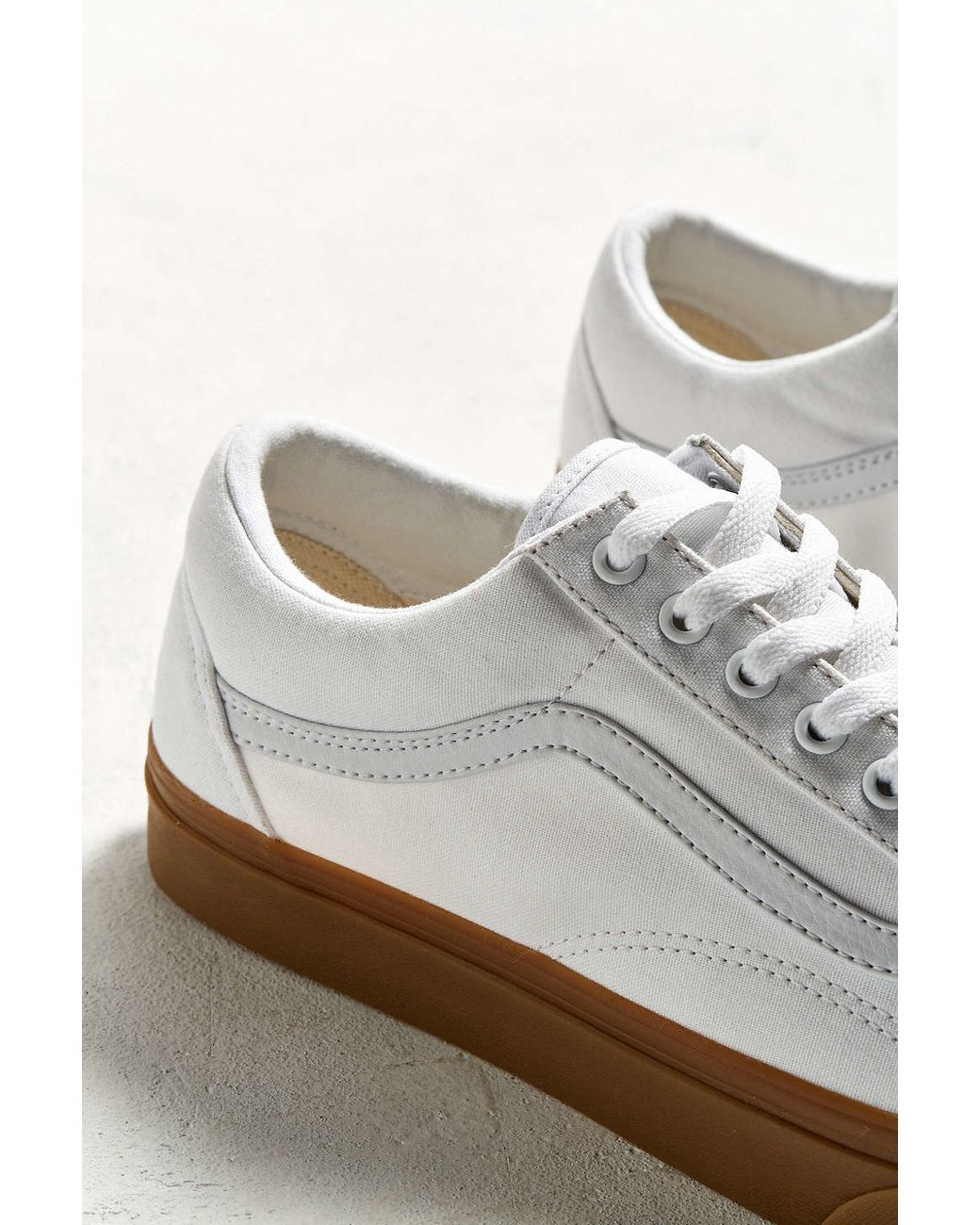 Vans Old Skool Gum Sole Sneaker In White | Lyst