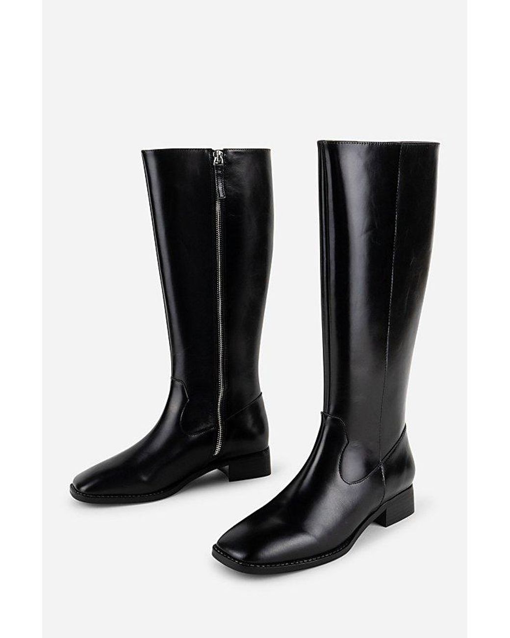 INTENTIONALLY ______ Black Tame Shoe
