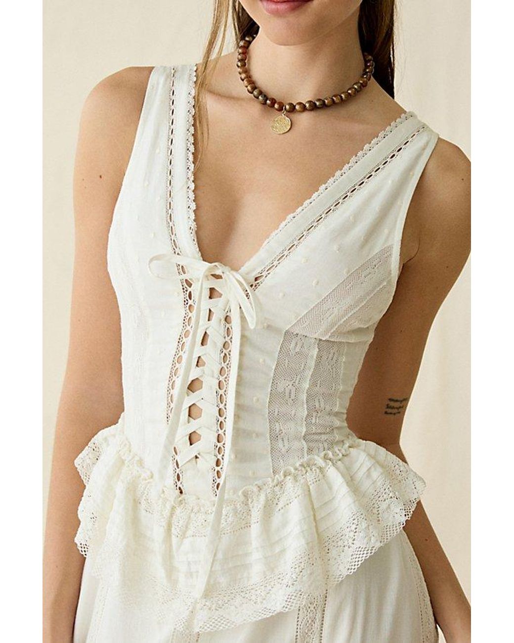 uo eliza lace corset midi dress Corseted Lace Midi Dress 12 / Noir main image 0