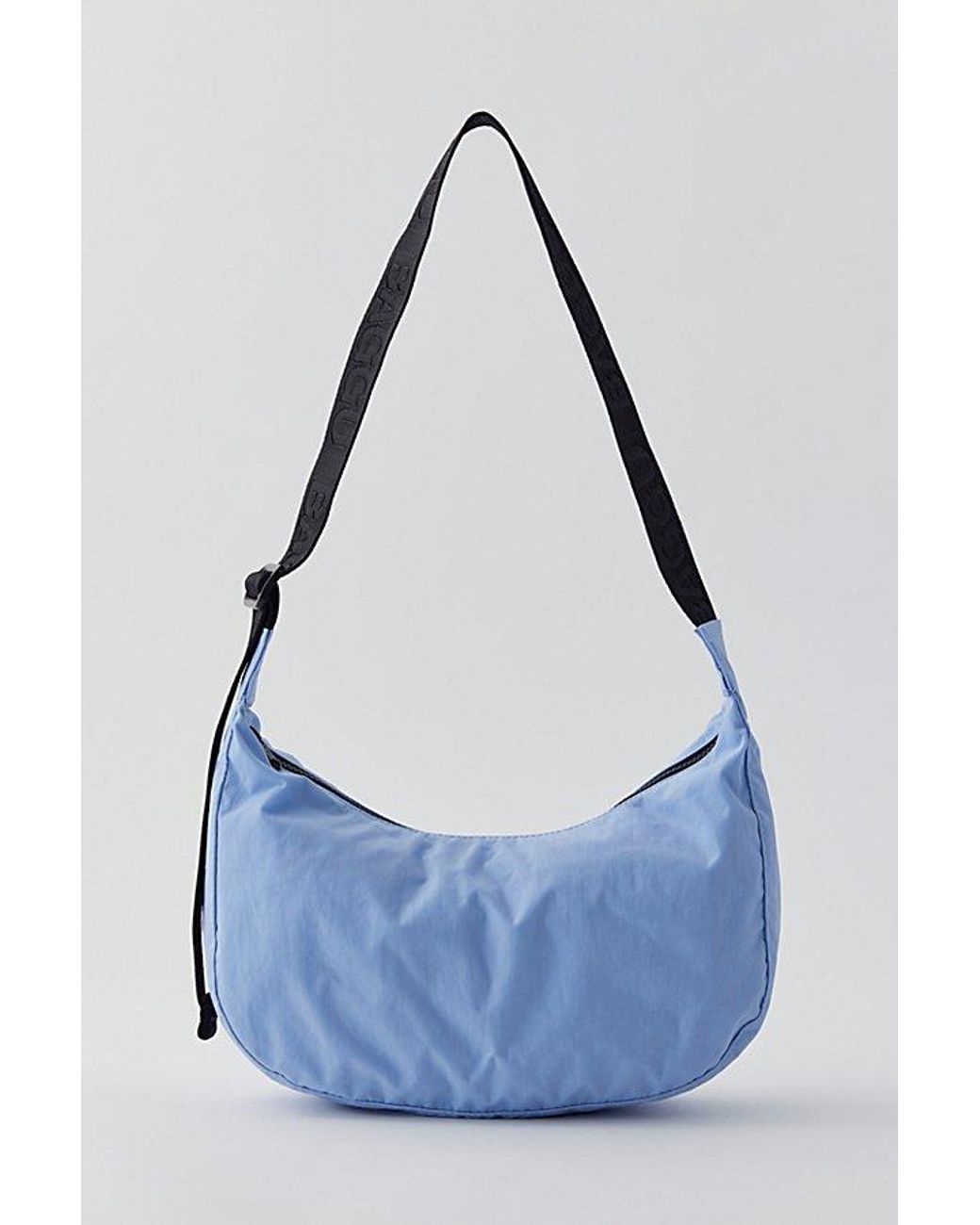 BAGGU ショルダーバッグ Medium Nylon Crescent Bagライトブルー BAGGU Medium Nylon Crescent Bag Light Blue Gingham – Omoi