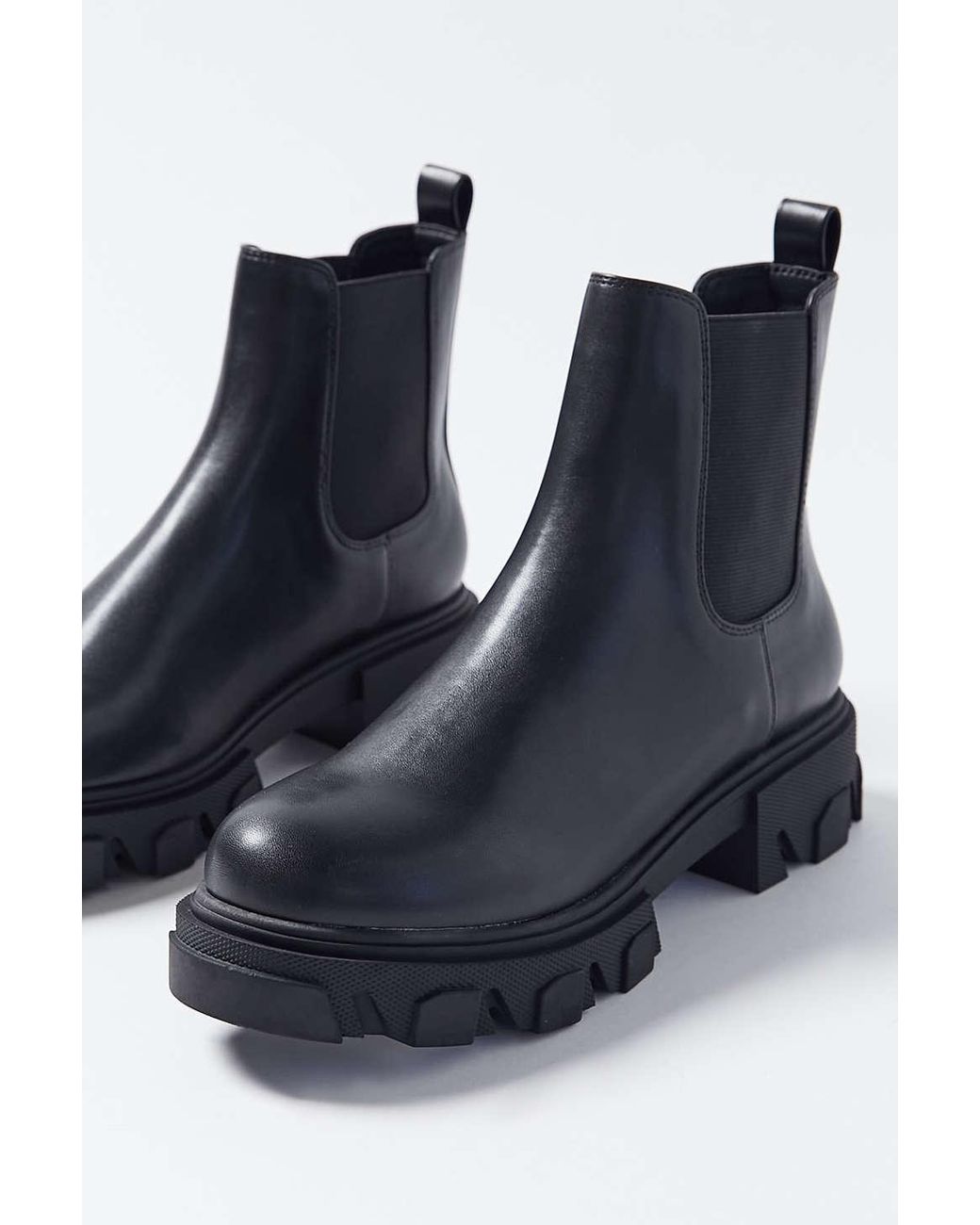 grit basen Undskyld mig Urban Outfitters Uo Mira Chunky Chelsea Boot in Black | Lyst
