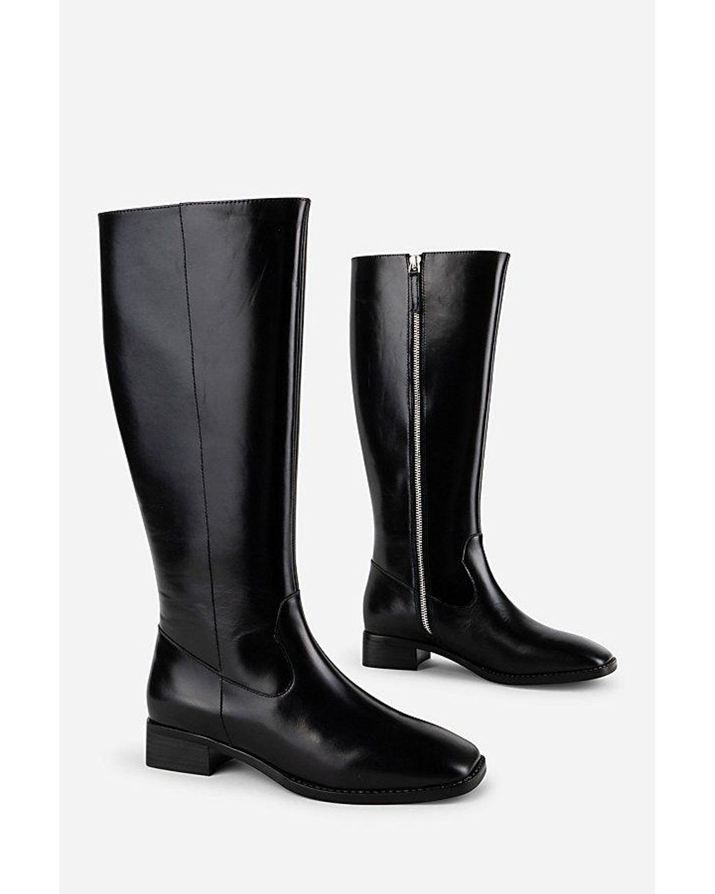 INTENTIONALLY ______ Black Tame Shoe