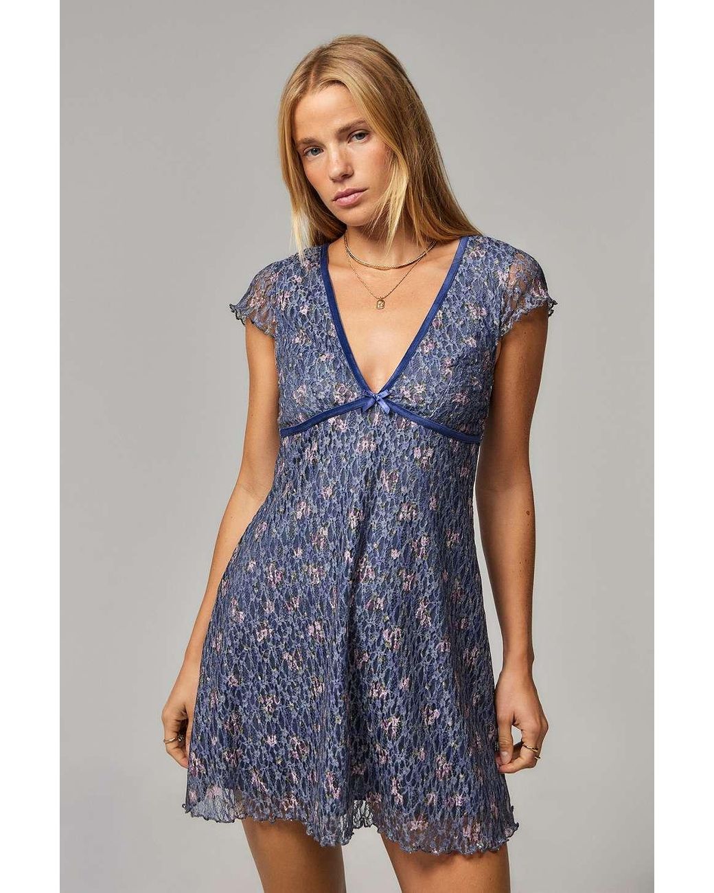 yonchi】KUMA LACE VOLUME MINI DRESS Kimchi Blue Frankie Lace Mini