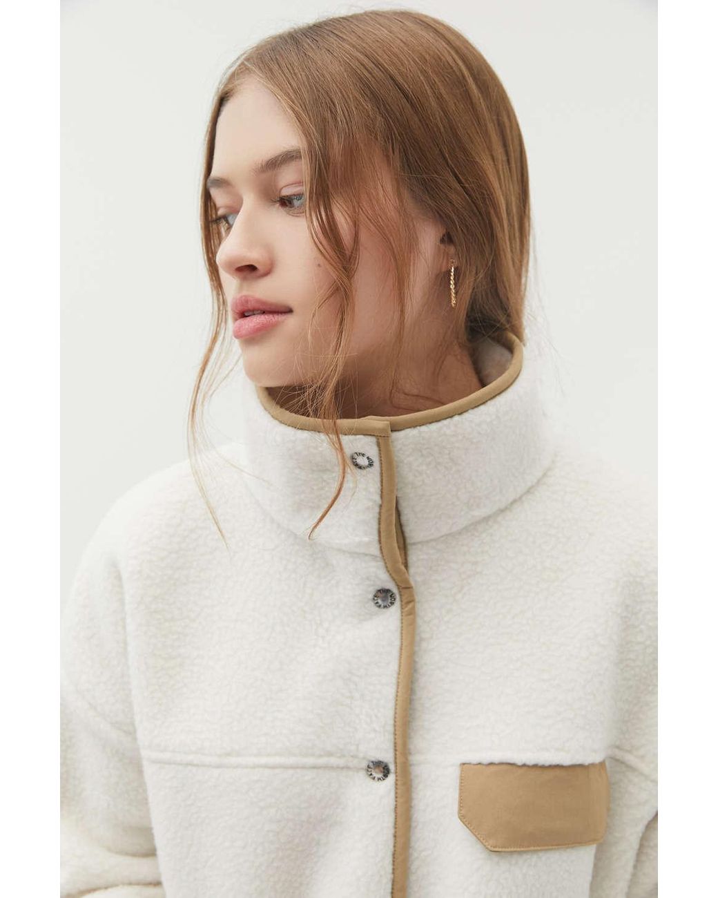 https://cdna.lystit.com/1040/1300/n/photos/urbanoutfitters/9817b2f4/the-north-face-White-Cragmont-Sherpa-Fleece-Jacket.jpeg