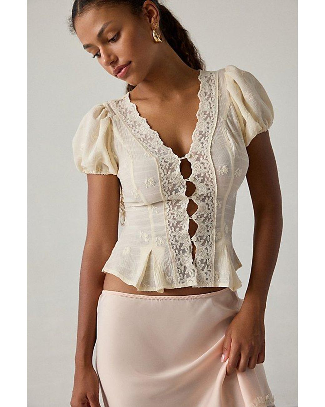 Kimchi Blue Aurelia Lace Trim Puff Sleeve Blouse in Natural | Lyst