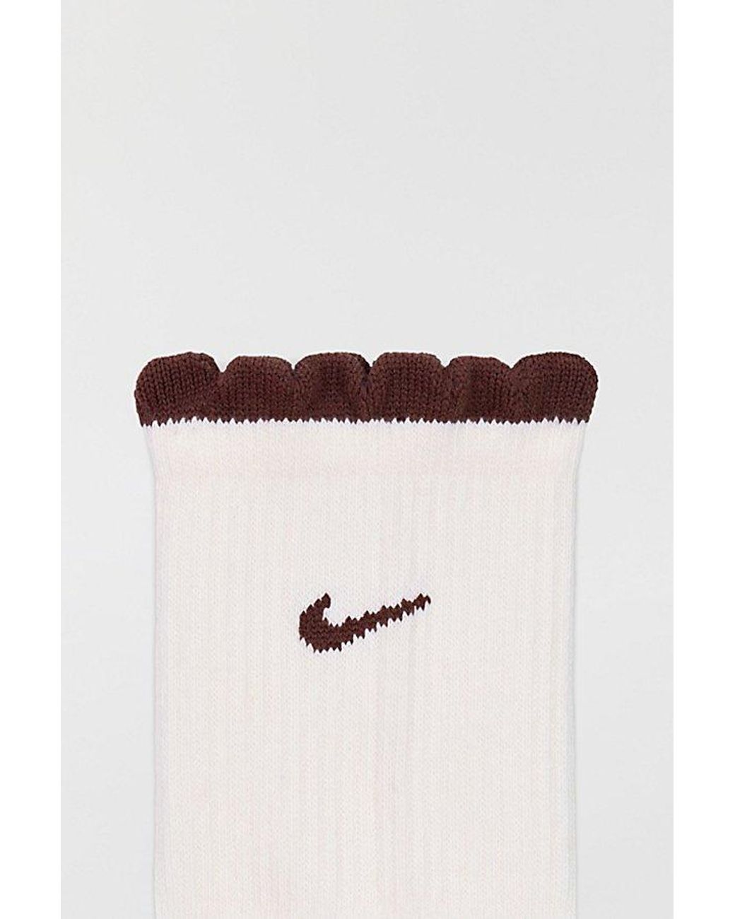 Nike White Everyday Elevated Ruffle Edge Crew Socks 2-Pack