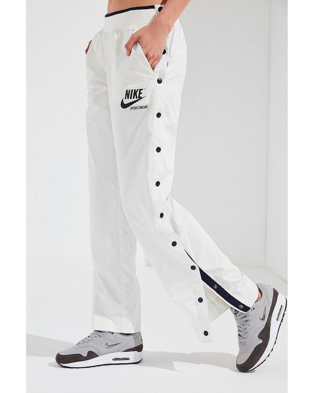 taart gewelddadig Pracht Nike Nike Sportswear Tear-away Track Pant in White | Lyst Canada