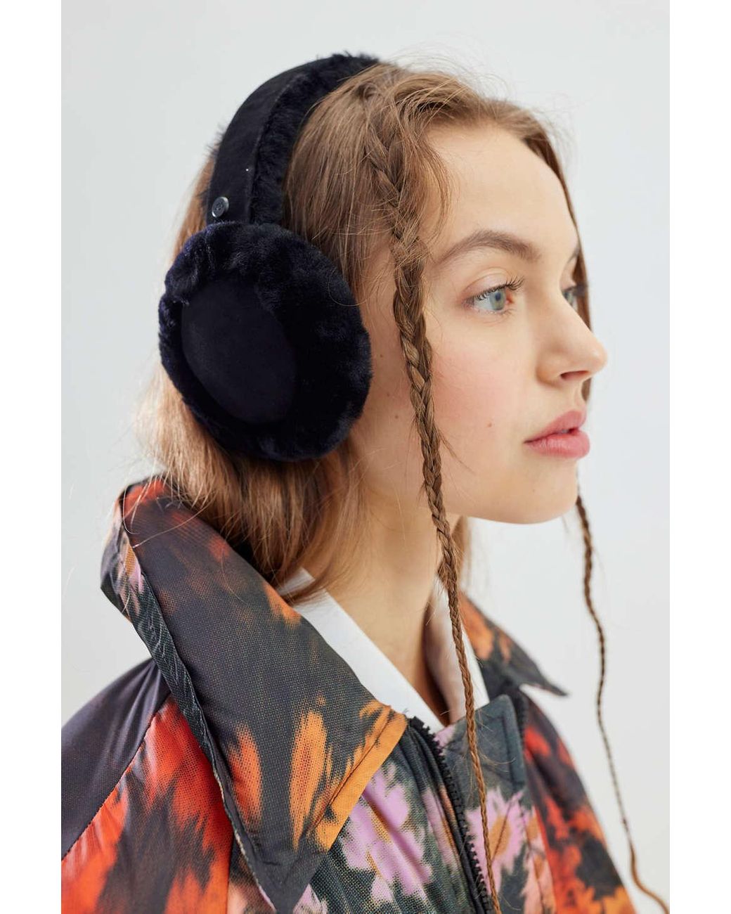 UGG Sheepskin Wireless Headphone Earmuff in Black Lyst