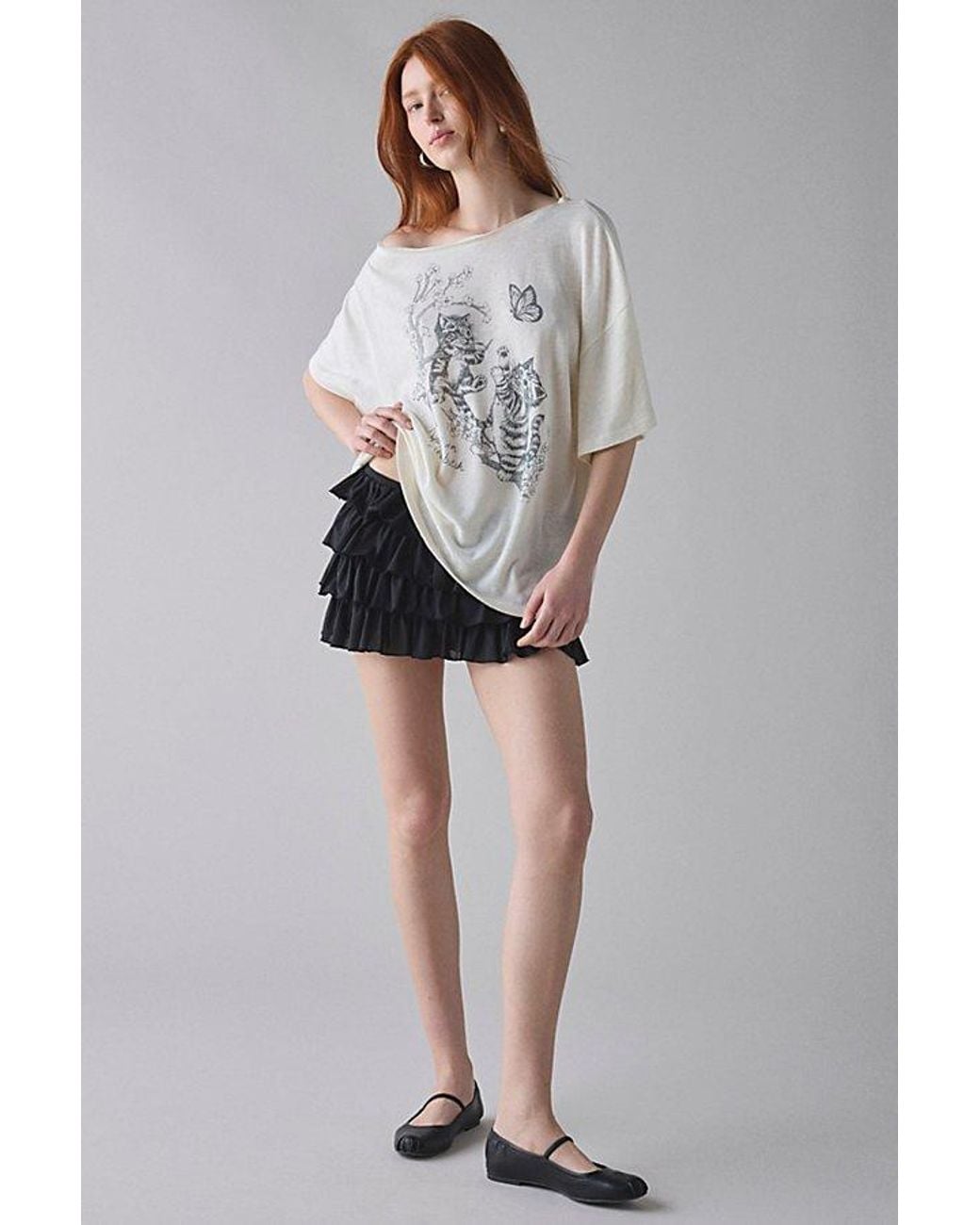 Kimchi Blue Courtney Cat Graphic Off-The-Shoulder Oversized Tee in Gray