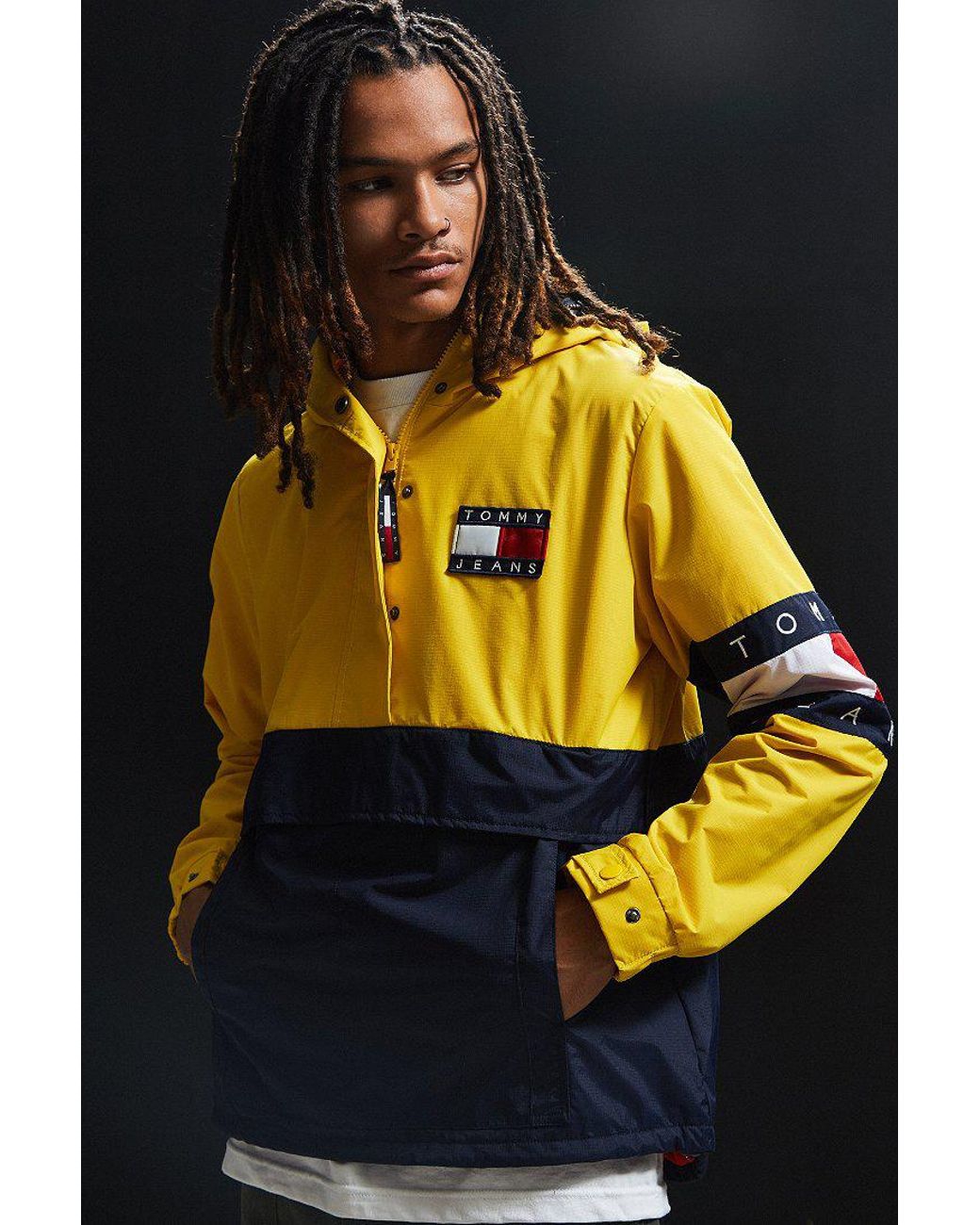 dannelse forsendelse Enhed Tommy Hilfiger Colorblocked Pullover Windbreaker Jacket in Yellow for Men |  Lyst