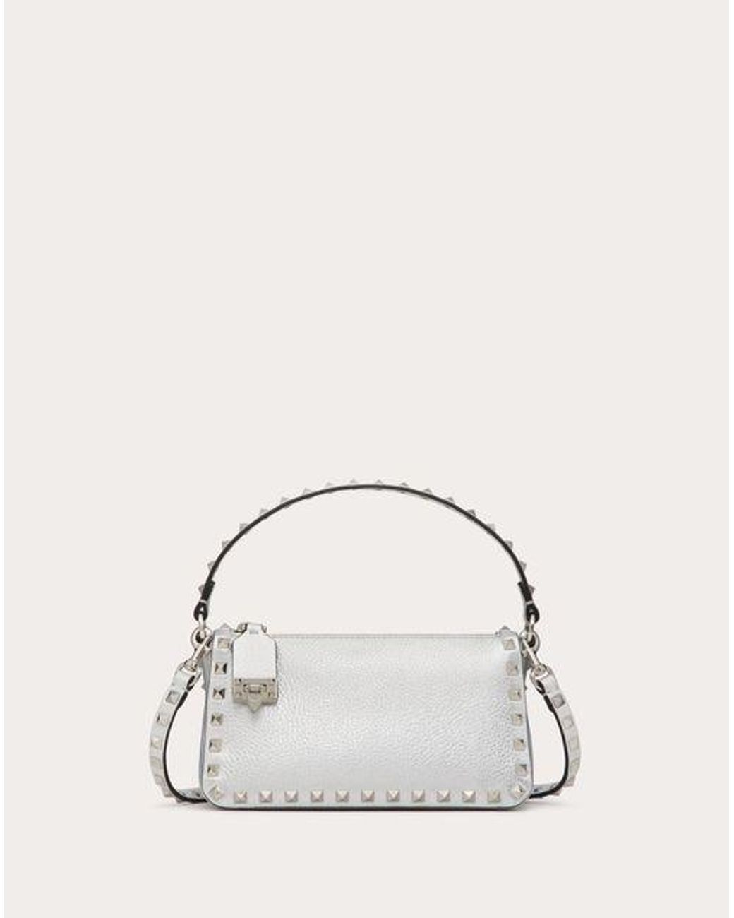 Valentino Garavani KLEINE ROCKSTUD CROSSBODY TASCHE AUS METALLIC KALBSLEDER in Natur Lyst DE