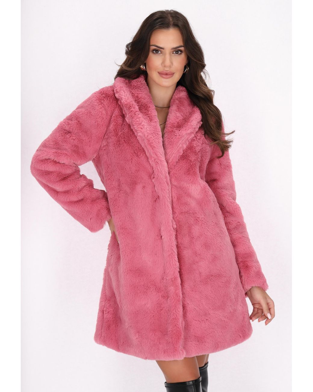 faina Jas Donkerroze in het Pink