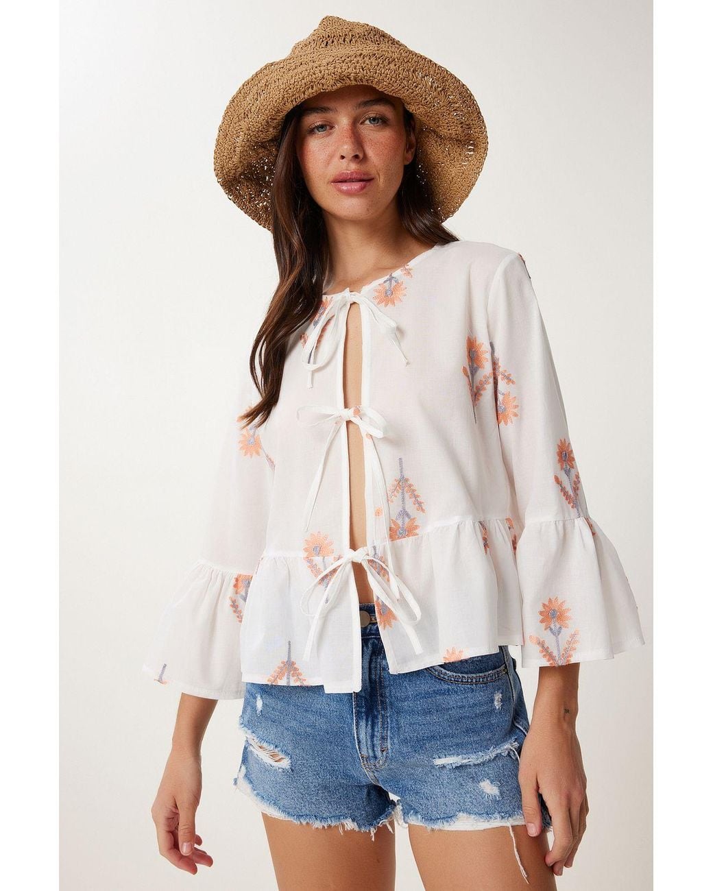 Happiness İstanbul White Frilly Crew Neck Long Sleeve Floral Blouse