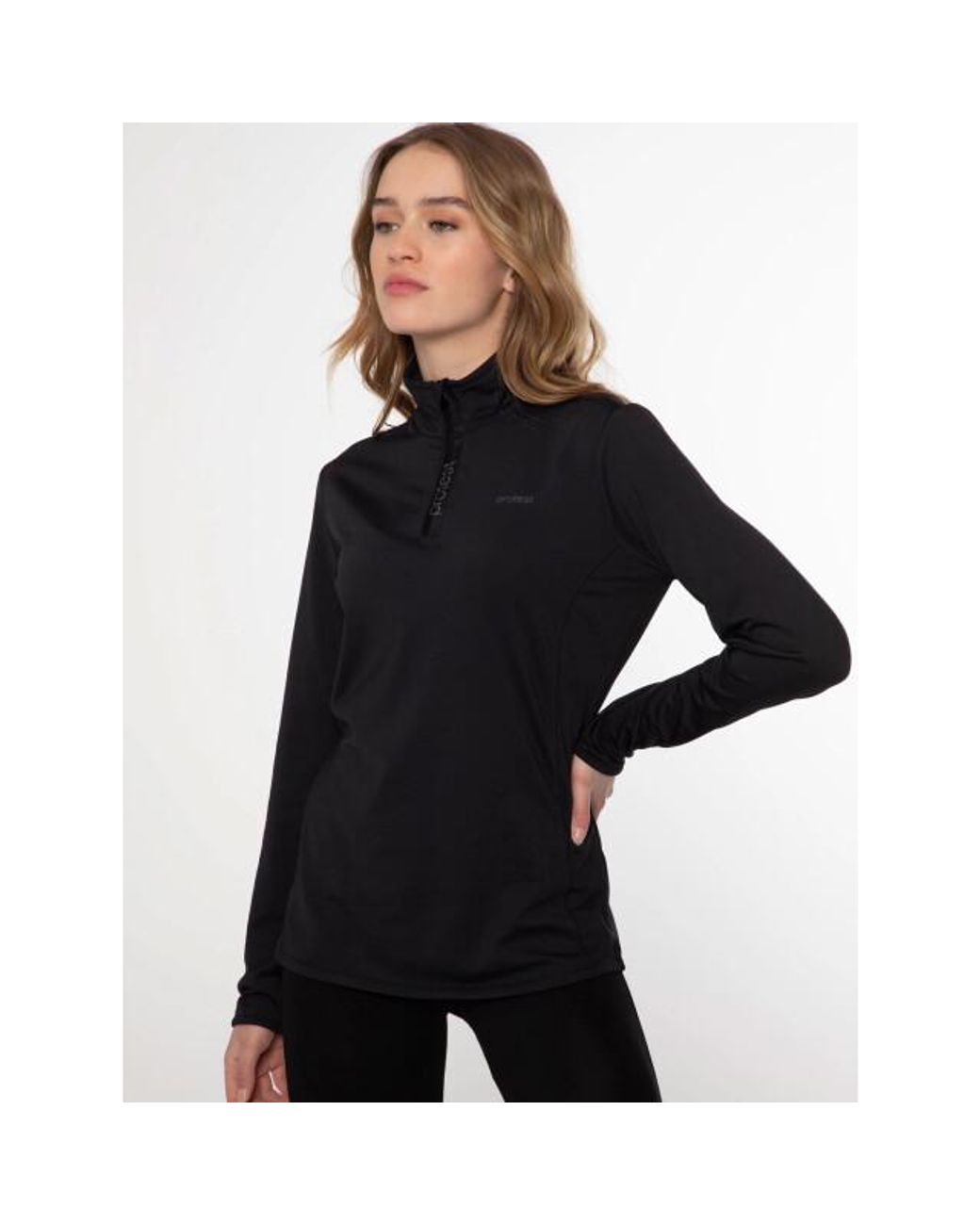 Protest Winter Pulliy in het Black