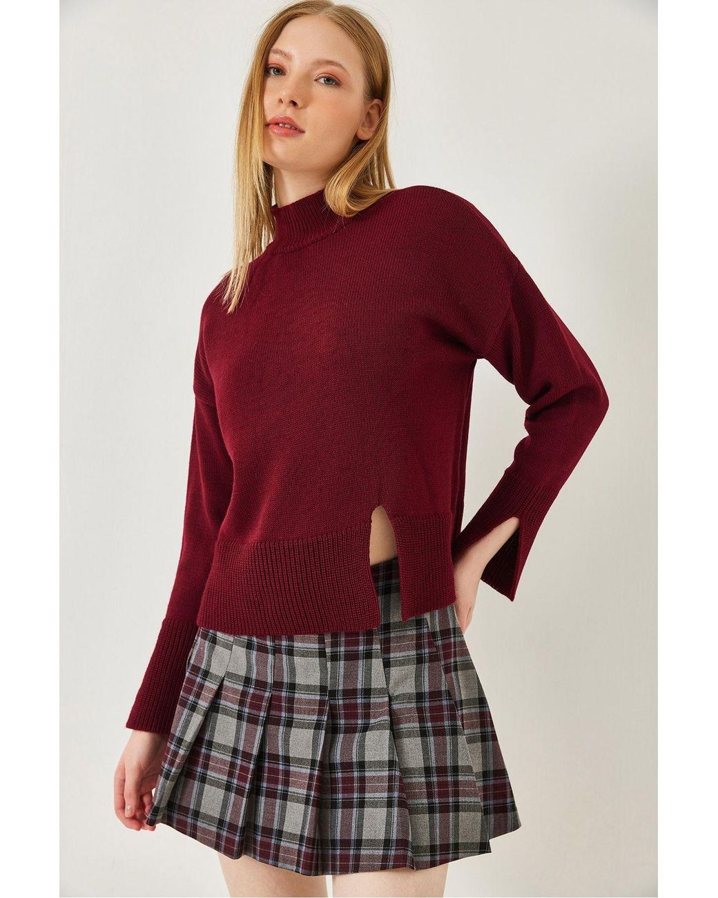 Bianco Lucci Red Relaxed Fit Turtleneck Sweater With Slit