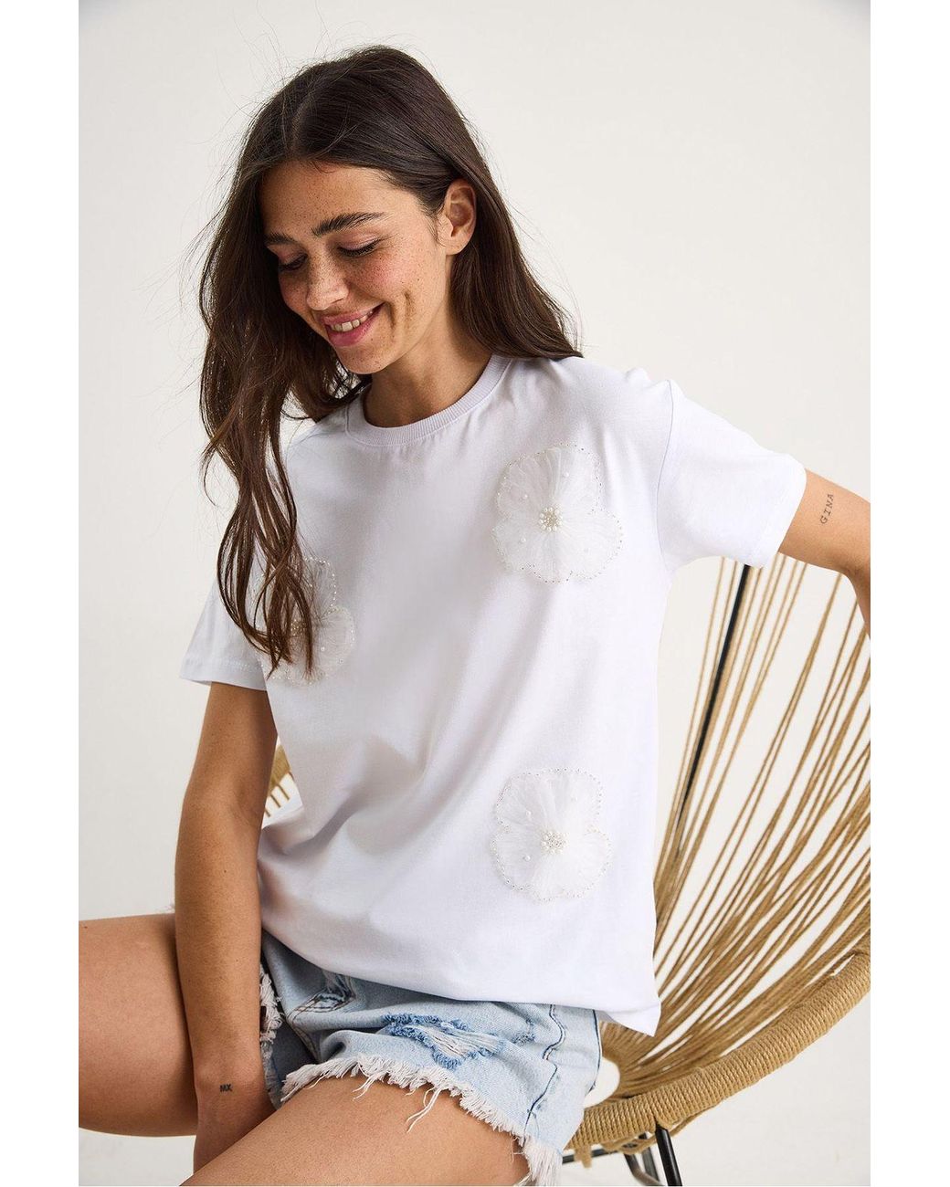 Bianco Lucci White Floral Print Crew Neck T-Shirt With Accessory Detail