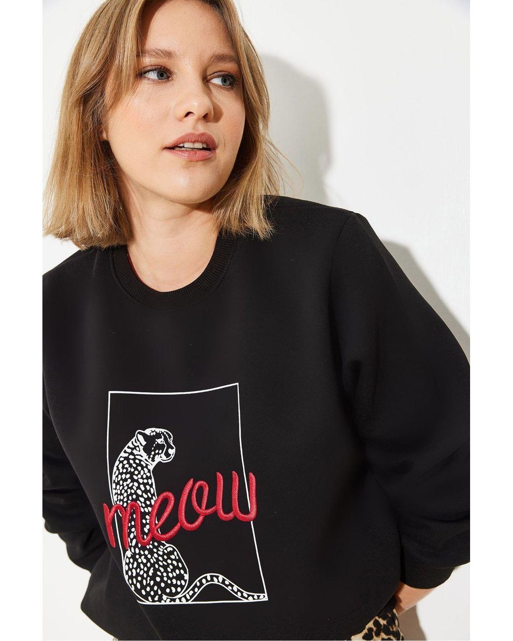 Bianco Lucci Black Leopard Print Embroidered Crew Neck Sweatshirt