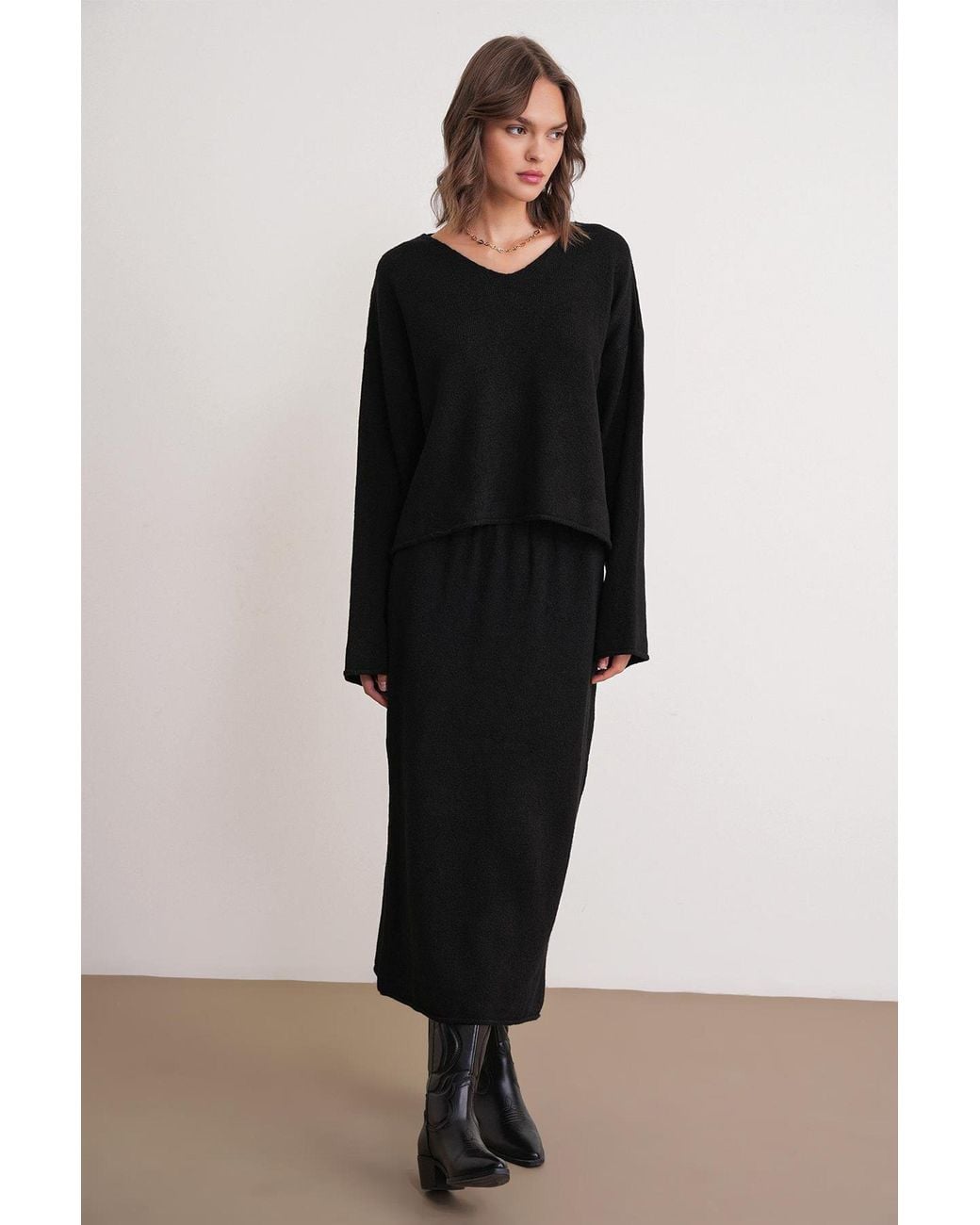 MixRay Black V-Neck Knitwear Sweater & Skirt Co-Ord Set
