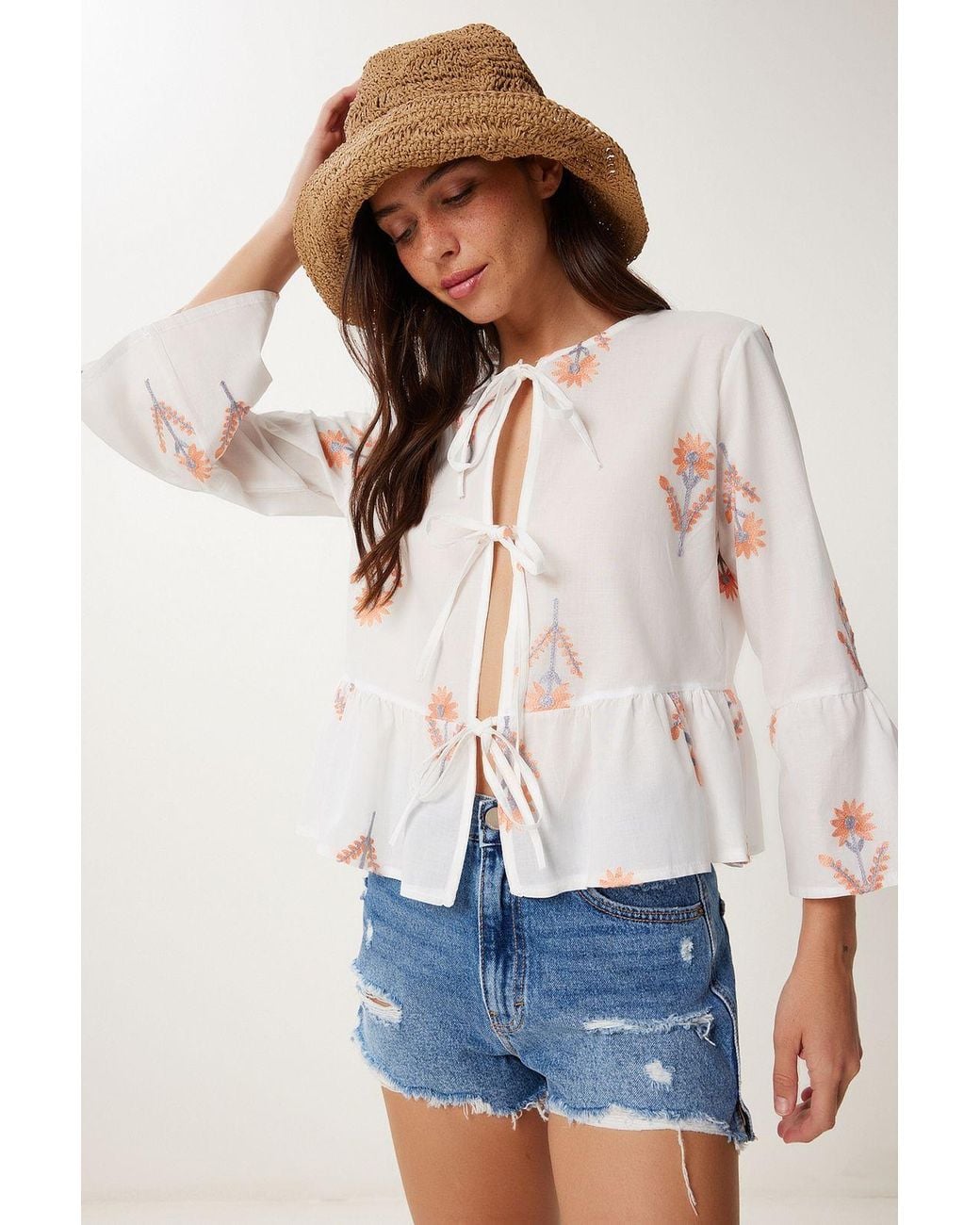 Happiness İstanbul White Frilly Crew Neck Long Sleeve Floral Blouse
