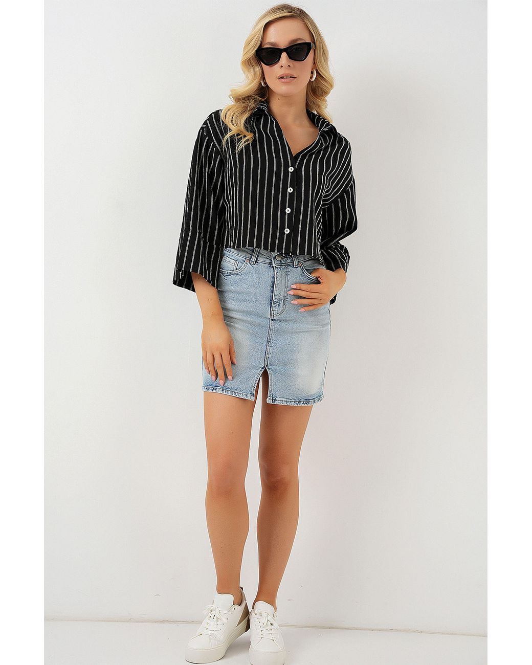 Bigdart Black Oversized Striped Cropped Shirt With Button Closure