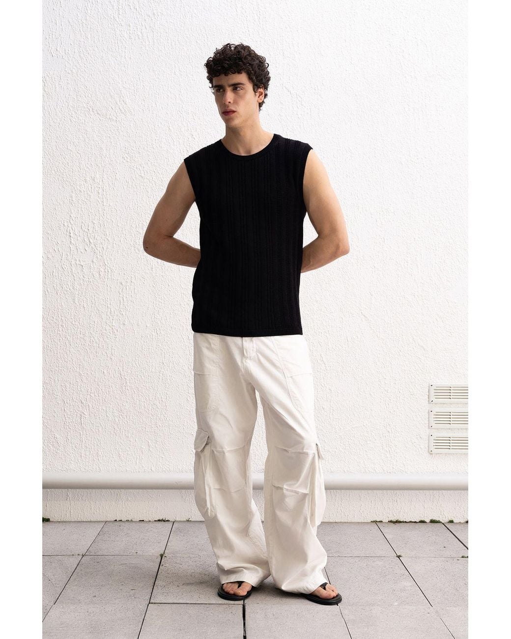 Giesto Black Ribbed Crew Neck Sleeveless T-Shirt for men