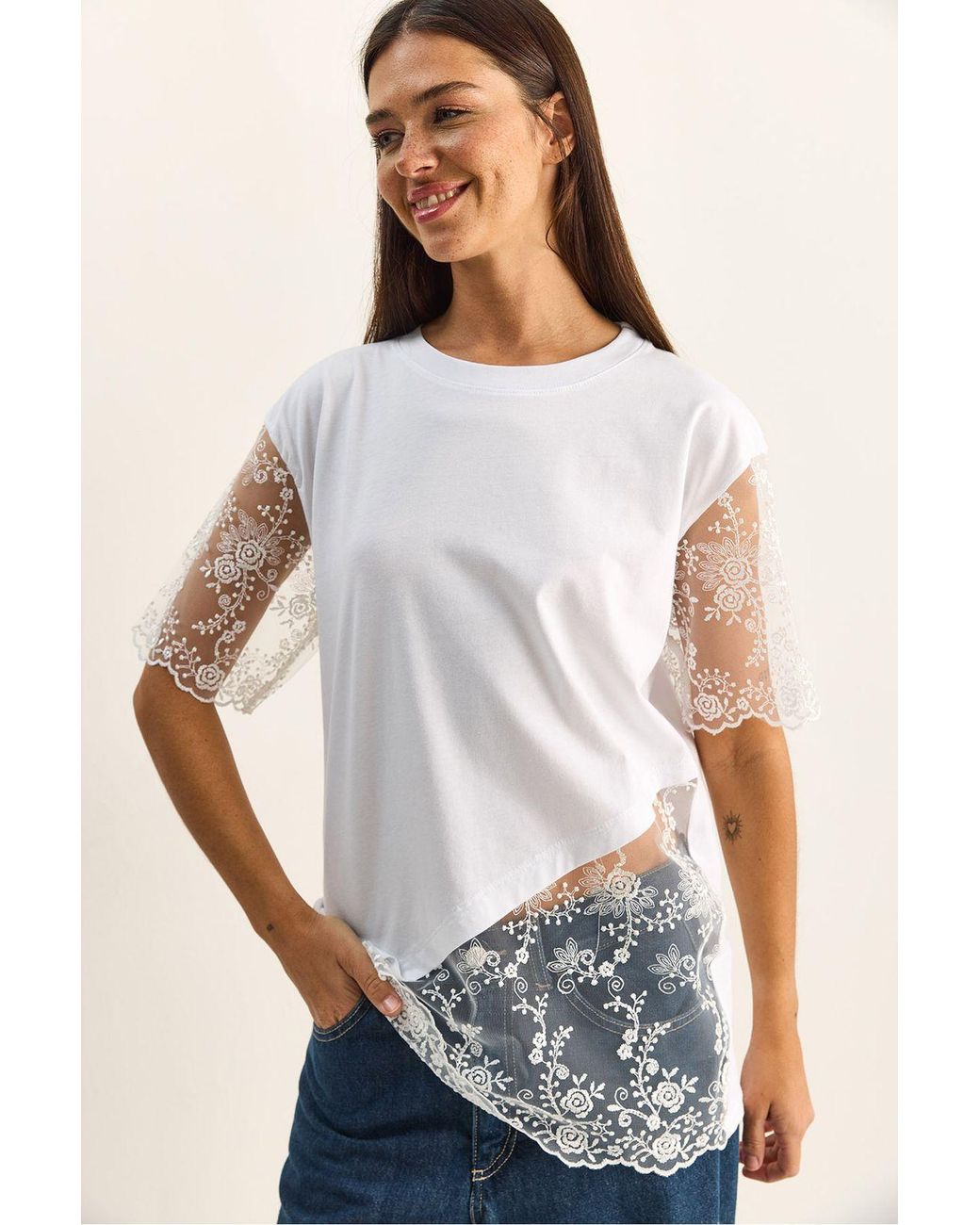 Bianco Lucci White Embroidered Crew Neck Relaxed Fit T-Shirt