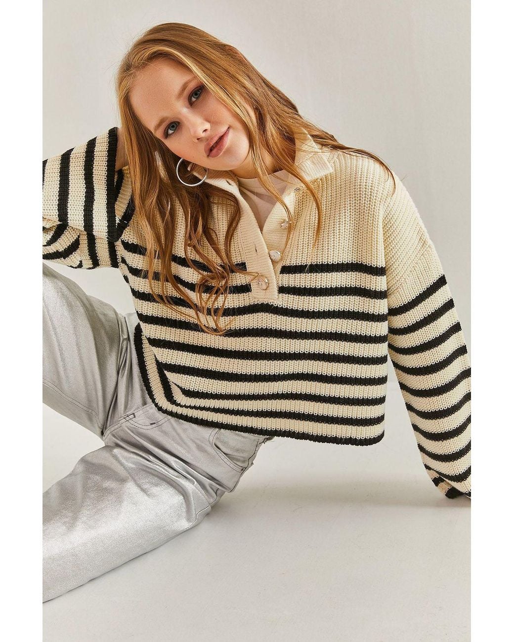 Bianco Lucci Gray Striped Button Collar Boxy Crop Sweater