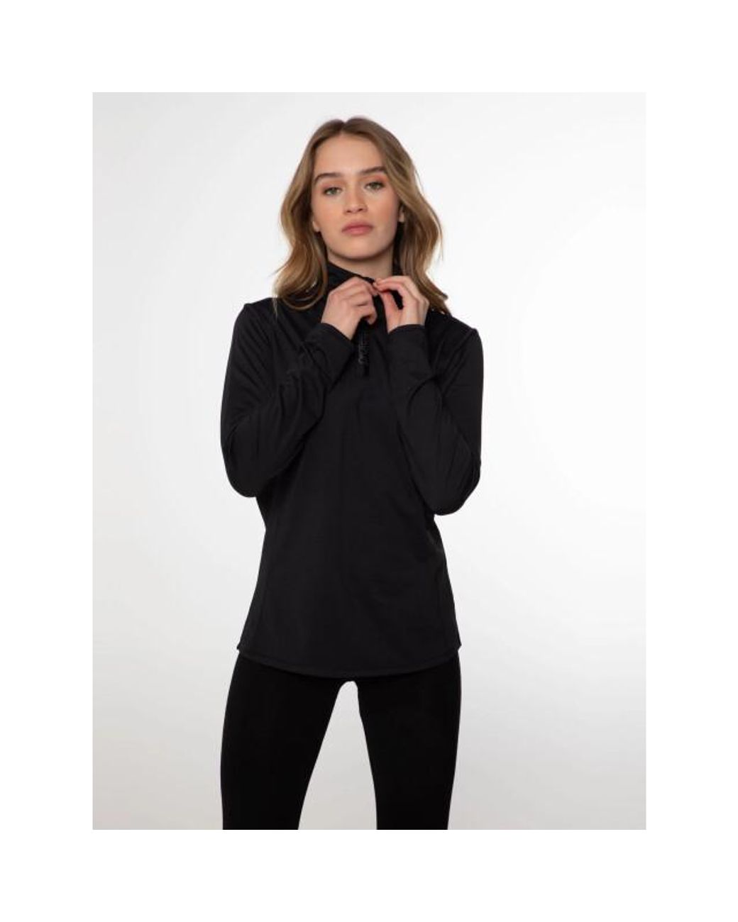 Protest Winter Pulliy in het Black