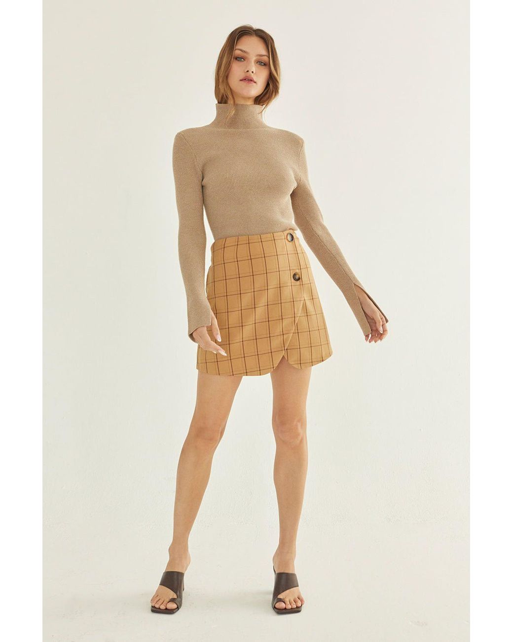 Corduroy mini skirt in beige tweed top