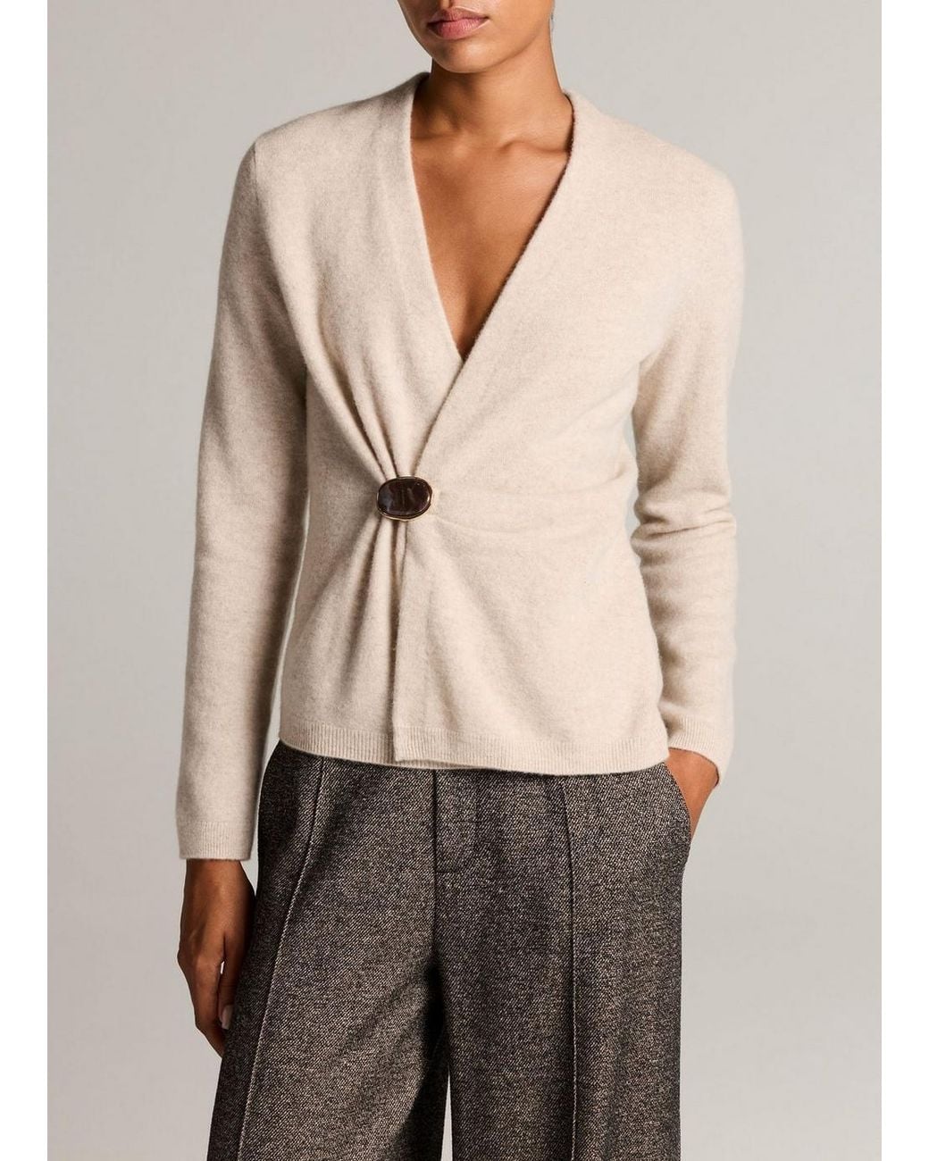Vince Natural Brooch-Detail Wool-Cashmere Sweater